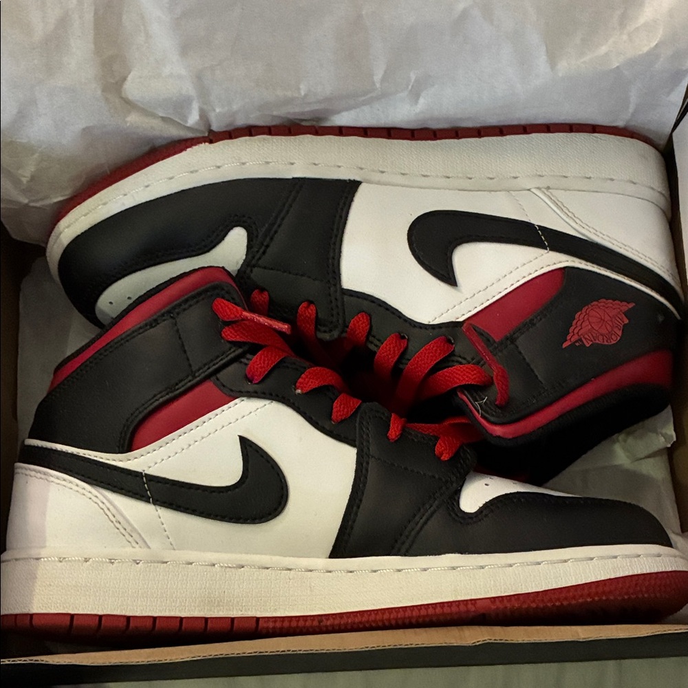 Nike Men's Black, White, and Red Sneakers